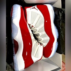 jordan cherry 11 BRAND NEW NEVER WORN